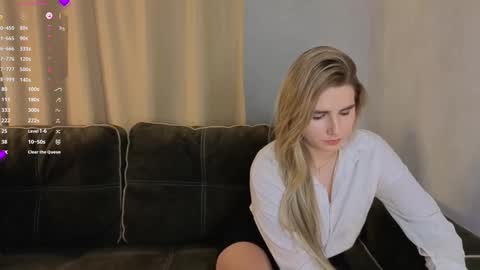 Snapshot of stormymuse chatting on 01-17-26, 05:05 Luna online show from 01-17-26, 05:05