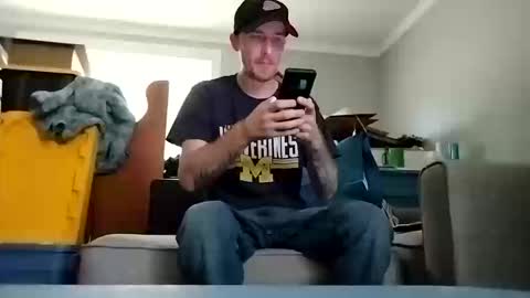 Snapshot of str33twyz3 chatting on 10-11-25, 04:38 Streetwyze online show from 10-11-25, 04:38