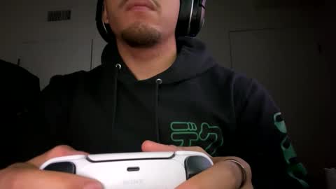 Snapshot of str8dj chatting on 12-18-24, 01:56 Dj online show from 12-18-24, 01:56