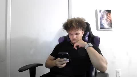 Snapshot of str8dj chatting on 09-17-25, 03:52 Dj online show from 09-17-25, 03:52