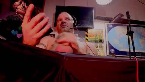 Str8 online show from 10-22-25, 04:40