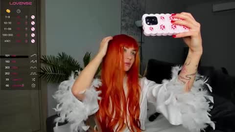 Laura online show from 11-26-25, 04:24