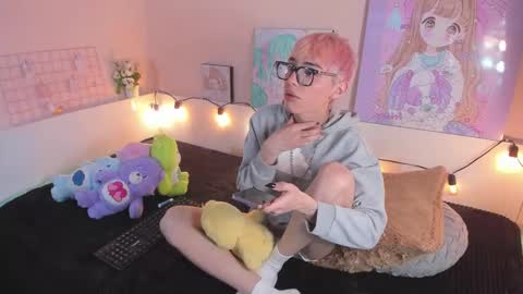 strawberry_kitty_ online show from 11-09-25, 05:17