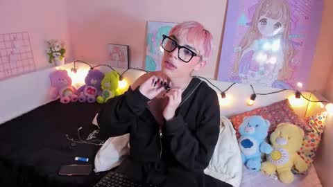 strawberry_kitty_ online show from 11-13-25, 10:52