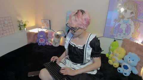 strawberry_kitty_ online show from 11-20-25, 11:26