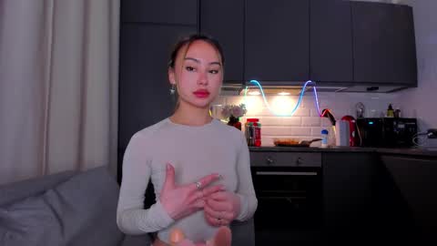 Tati and Lola online show from 11-27-25, 01:13