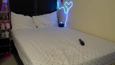 QUEEN online show from 12-09-24, 04:56