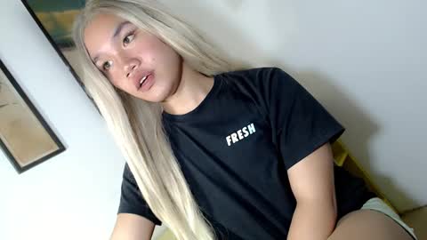 Snapshot of streetlustgirl chatting on 02-21-25, 01:22 lexie online show from 02-21-25, 01:22