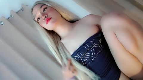 Snapshot of streetlustgirl chatting on 02-23-25, 01:35 lexie online show from 02-23-25, 01:35