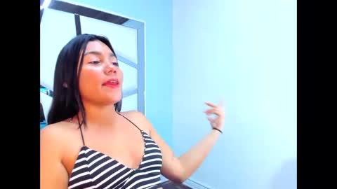 Snapshot of strella_moon chatting on 02-19-26, 08:38 strella_moon online show from 02-19-26, 08:38