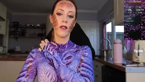 Amorina online show from 10-28-25, 10:30