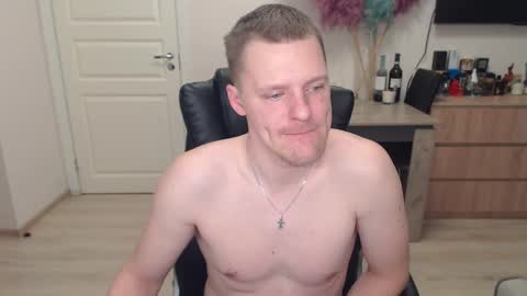 strong_guy_xxx online show from 12-04-25, 10:57