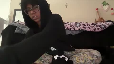 Snapshot of strrwberry chatting on 10-29-25, 05:14 strrwberry online show from 10-29-25, 05:14