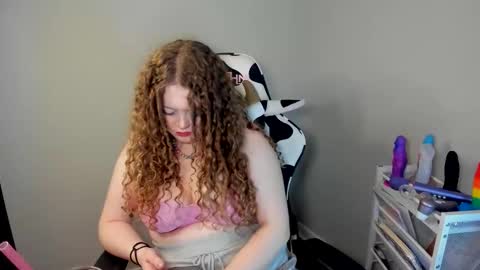 Snapshot of strwbby chatting on 01-14-26, 05:46 Strwbby online show from 01-14-26, 05:46