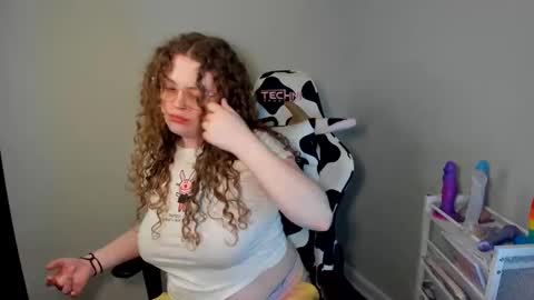 Snapshot of strwbby chatting on 01-16-26, 05:11 Strwbby online show from 01-16-26, 05:11