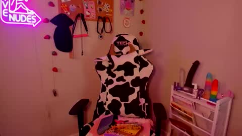 Snapshot of strwbby chatting on 02-01-26, 06:01 Strwbby online show from 02-01-26, 06:01