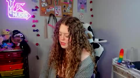 Snapshot of strwbby chatting on 02-11-26, 05:12 Strwbby online show from 02-11-26, 05:12