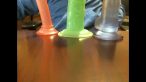 Snapshot of studinto chatting on 10-17-25, 05:32 BadBrad online show from 10-17-25, 05:32