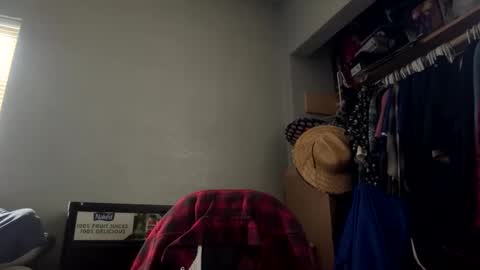 Snapshot of suavecito67 chatting on 11-27-25, 03:58 suavecito67 online show from 11-27-25, 03:58