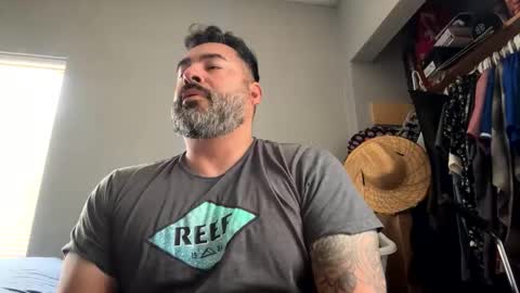 Snapshot of suavecito67 chatting on 12-14-25, 06:01 suavecito67 online show from 12-14-25, 06:01