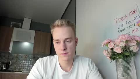 Snapshot of successful_kevin chatting on 10-11-25, 04:05 Kevin online show from 10-11-25, 04:05