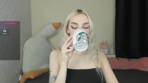 Chloe online show from 10-19-25, 03:01