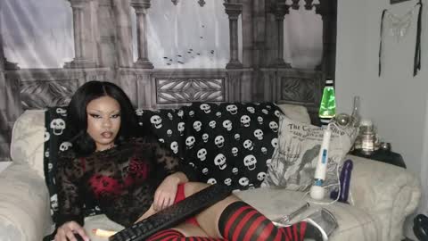 Suede Bones online show from 11-18-25, 11:15