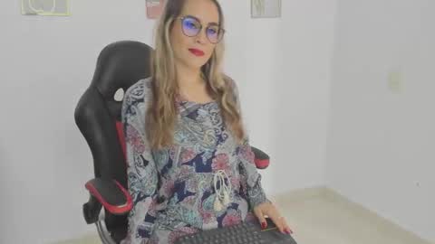 sugar_milff online show from 11-28-25, 01:36