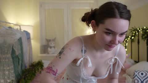 Snapshot of sugar_peasy chatting on 02-06-25, 08:23 Rikki online show from 02-06-25, 08:23