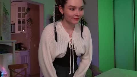 Snapshot of sugar_peasy chatting on 09-16-25, 08:10 Rikki online show from 09-16-25, 08:10