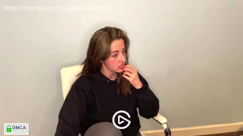 Snapshot of suggestivebehavior chatting on 12-07-24, 02:09 Mia online show from 12-07-24, 02:09