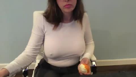 Snapshot of suggestivebehavior chatting on 12-11-24, 02:30 Mia online show from 12-11-24, 02:30