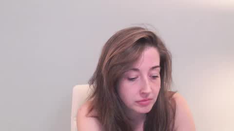 Snapshot of suggestivebehavior chatting on 01-22-25, 01:20 Mia online show from 01-22-25, 01:20