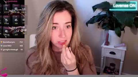 Snapshot of suggestivebehavior chatting on 10-06-25, 01:52 Mia online show from 10-06-25, 01:52