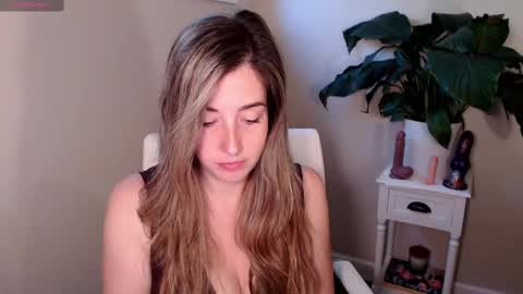 Snapshot of suggestivebehavior chatting on 10-07-25, 02:03 Mia online show from 10-07-25, 02:03