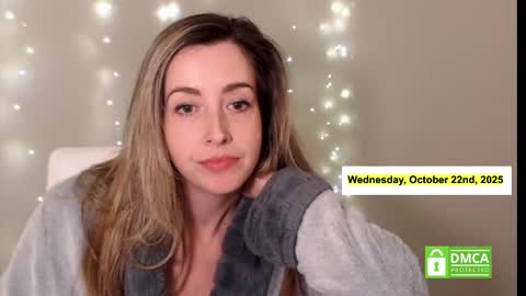 Snapshot of suggestivebehavior chatting on 10-23-25, 01:27 Mia online show from 10-23-25, 01:27