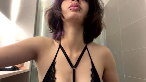 Suku Ren online show from 09-27-25, 04:23