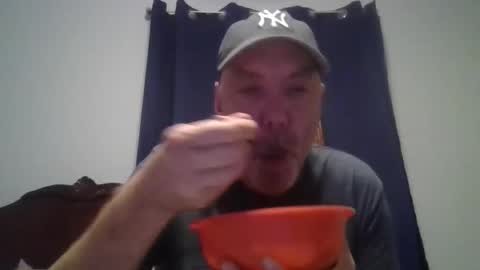 Snapshot of sullydog48 chatting on 09-28-25, 11:32 Sully online show from 09-28-25, 11:32