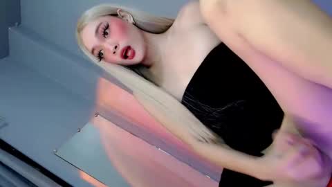 Snapshot of sultrybadbabe chatting on 10-16-25, 08:43 sultrybadbabe online show from 10-16-25, 08:43