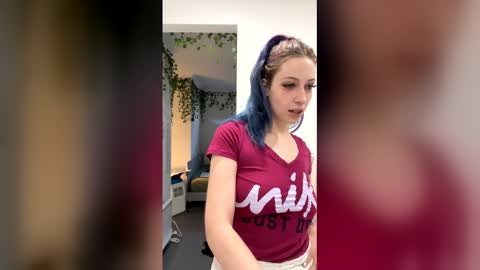 Snapshot of summer96o chatting on 12-16-25, 07:19 Summer online show from 12-16-25, 07:19