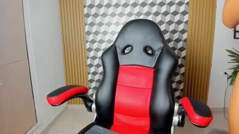 summer_______ online show from 10-12-25, 06:29