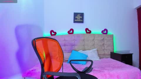 summer_girls01 online show from 10-09-25, 12:30