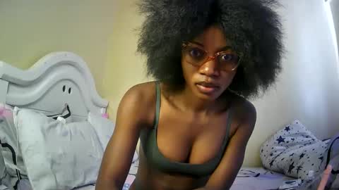 Snapshot of summerbuddy chatting on 02-20-25, 12:15 summerbuddy online show from 02-20-25, 12:15