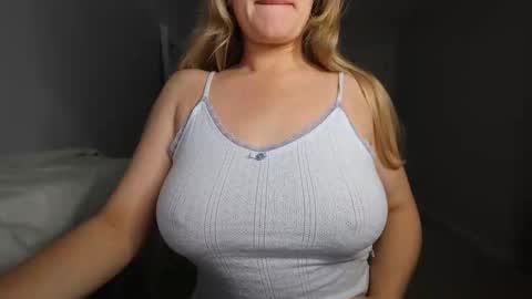 Summer Dawn online show from 10-20-25, 10:59