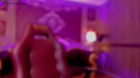 Snapshot of summerssangel chatting on 02-19-25, 06:33       -  - online show from 02-19-25, 06:33