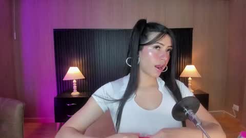 Snapshot of summerssangel chatting on 09-22-25, 02:08       -  - online show from 09-22-25, 02:08