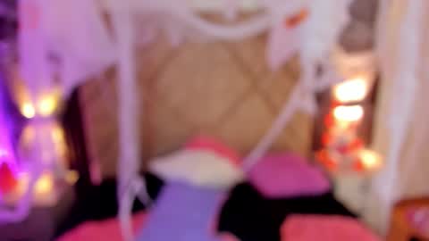 Snapshot of summerssangel chatting on 10-25-25, 08:00       -  - online show from 10-25-25, 08:00