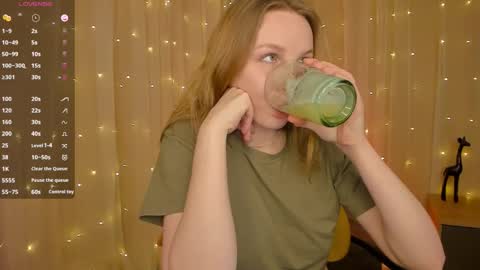 Snapshot of sun4ox chatting on 02-20-26, 07:14 Zoya online show from 02-20-26, 07:14