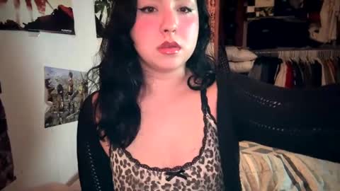 Snapshot of sunflowerxo chatting on 03-08-25, 07:38 Sofie online show from 03-08-25, 07:38