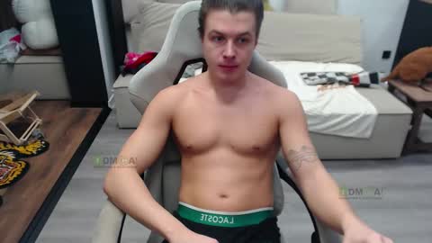 Snapshot of sunny1girl chatting on 12-17-25, 09:37 Alice and Sergey online show from 12-17-25, 09:37